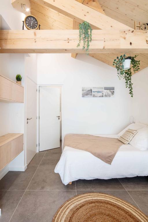 Postel nebo postele na pokoji v ubytování Ted Surf House