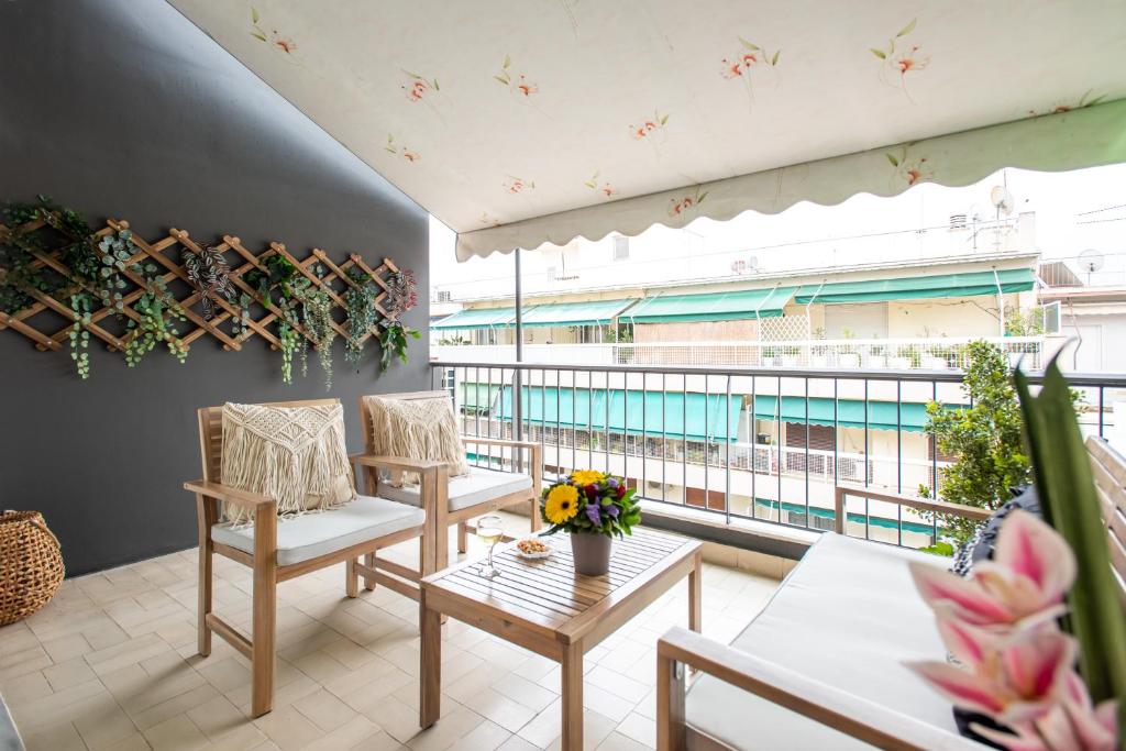 Bazén v ubytovaní Blue Ark Boho Stay at Acropolis alebo v jeho blízkosti