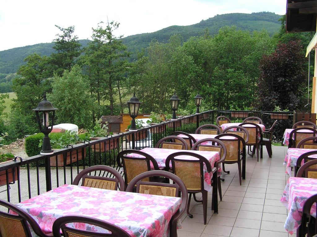 Nespecifikovaný výhled na hory nebo výhled na hory při pohledu z hotelu