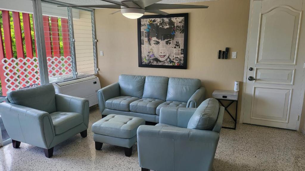 A seating area at Newly Renovated Modern Apartment in San Juan Center with Backup Electricity and Gated Security 602