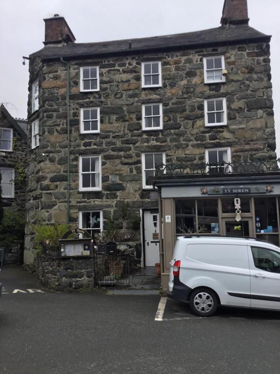 a white van parked in front of a stone building at Ty Seren in Dolgellau