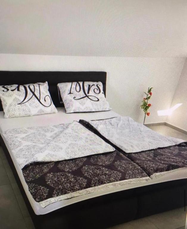 Łóżko lub łóżka w pokoju w obiekcie Apartments Lia-Jolie