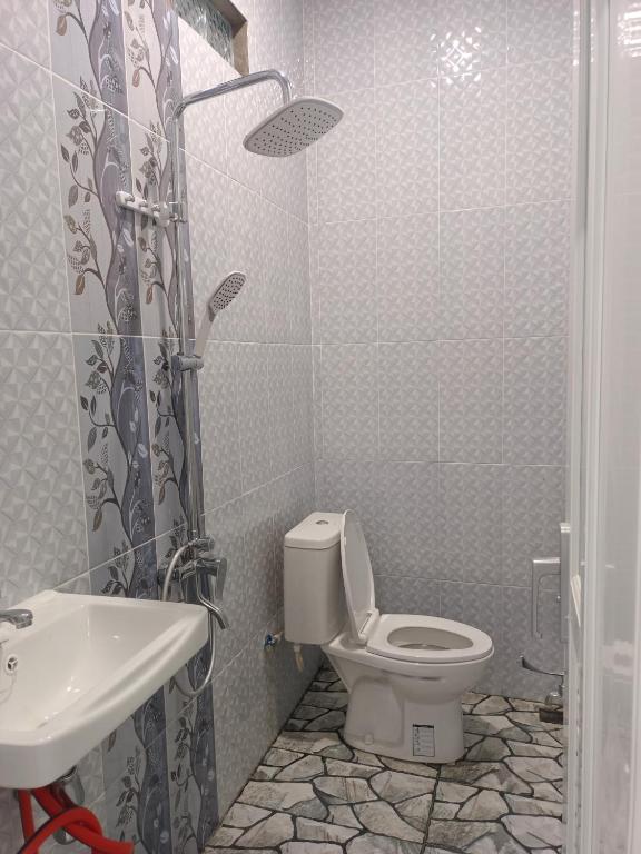 A bathroom at Anyak's place Syariah