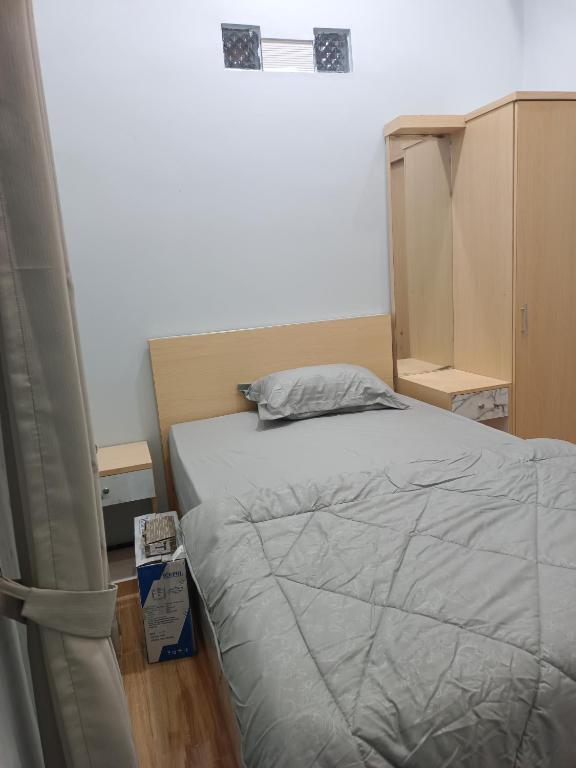 A bed or beds in a room at Anyak's place Syariah