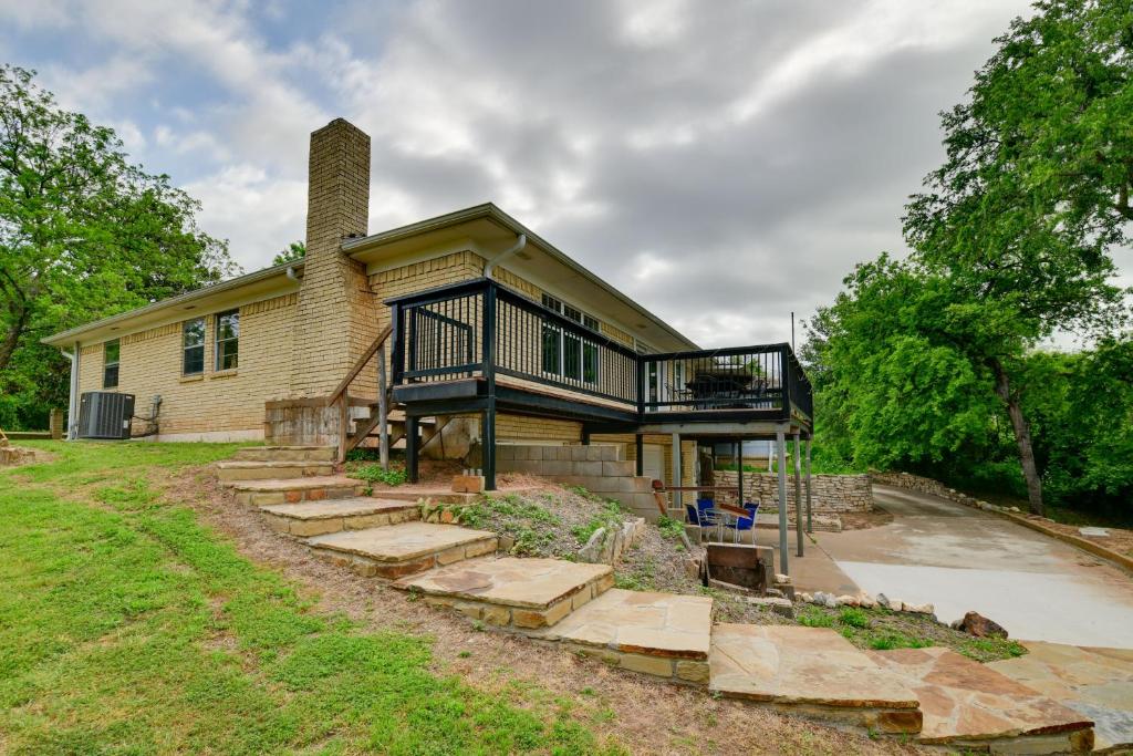Sunny Lakefront Family Paradise with Deck and 2 Kayaks - Maison De Vacances