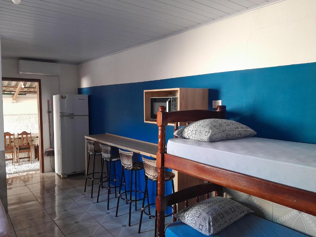 a room with a bunk bed and a table at Casa do Vo Lelo in Penha