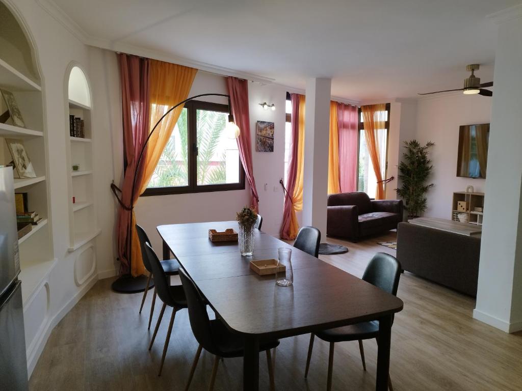 Posezení v ubytování HJS Guest House - The Comfy Retreat