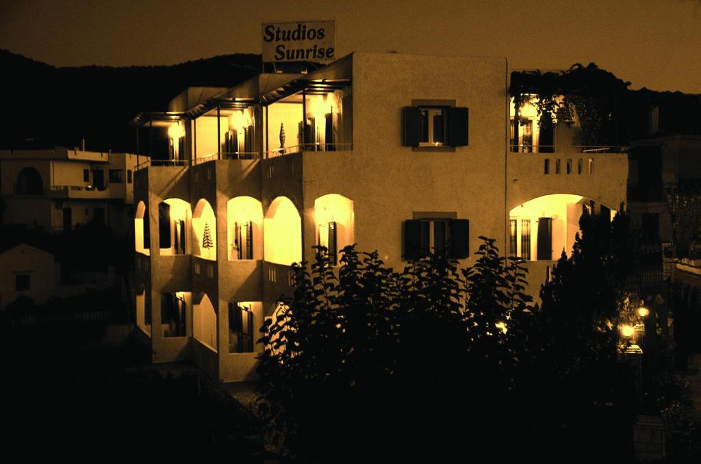 Budova, kde se aparthotel nachází