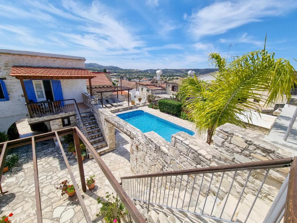 een villa met een zwembad en een huis bij Poseidon's Pool Paradise in Skarinou