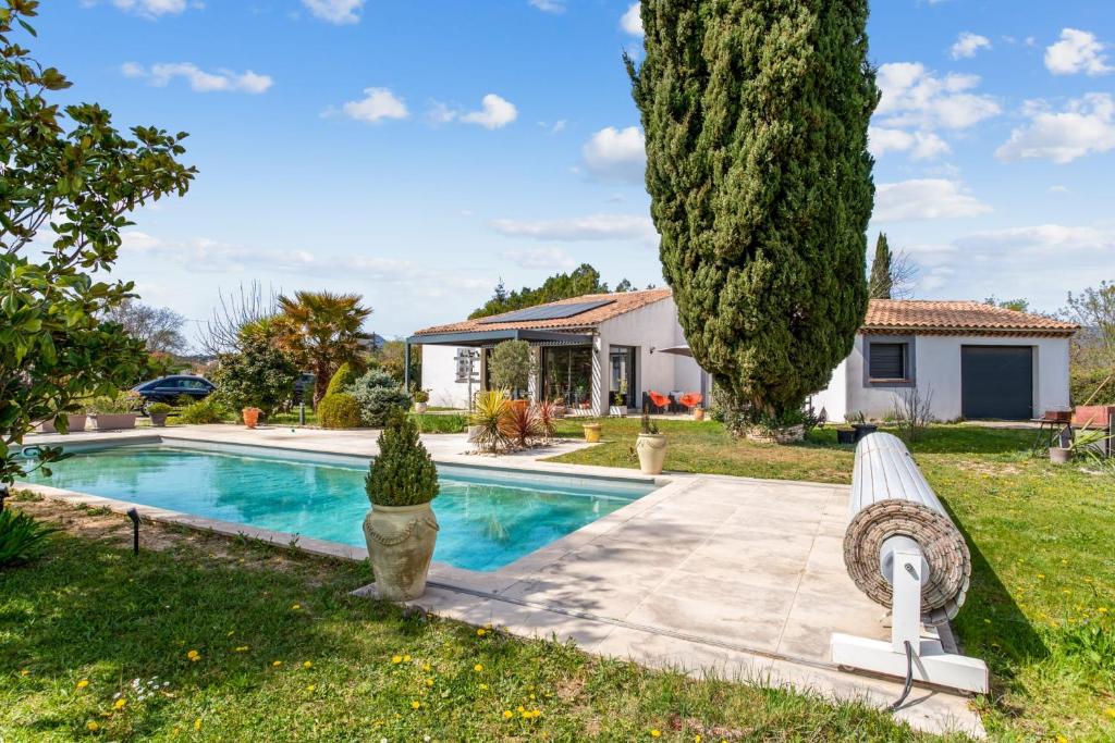 Basen w obiekcie Villa Massilia - Welkeys lub w pobliżu