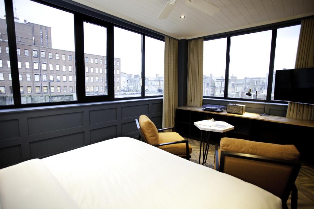 The Dean Dublin - Resim 39