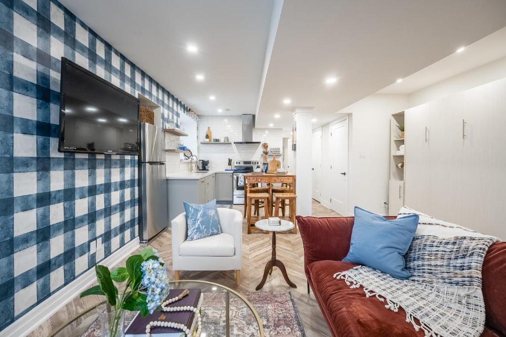 Charming 1BR Home King Bed Near Grand River, Paris (updated prices