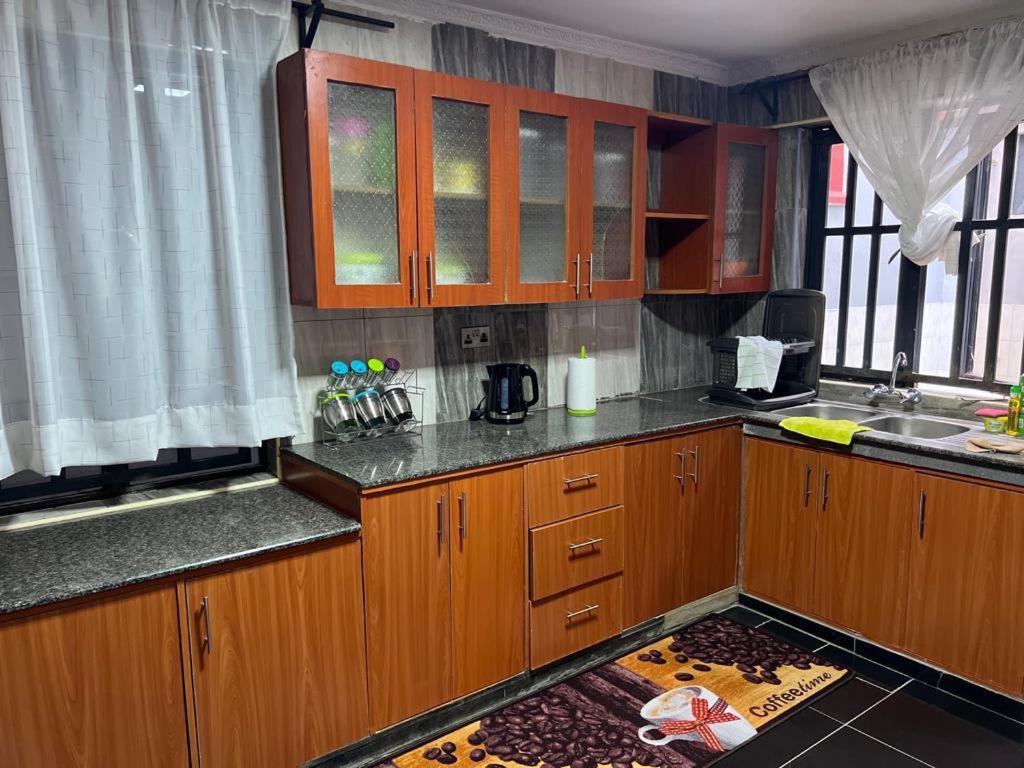 Kuchyň nebo kuchyňský kout v ubytování SR Apartments Milimani, Kisumu