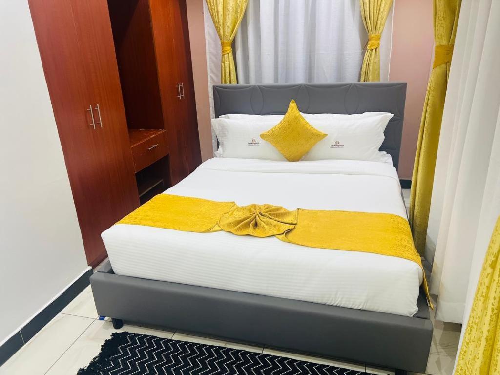 Postel nebo postele na pokoji v ubytování SR Apartments Milimani, Kisumu