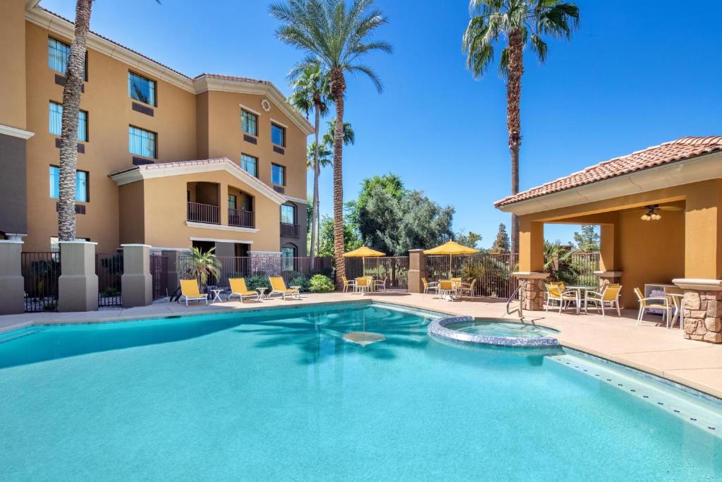 Bazén v ubytování Holiday Inn Phoenix/Chandler by IHG nebo v jeho okolí