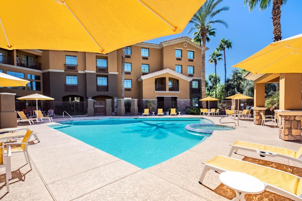 Bazén v ubytování Holiday Inn Phoenix/Chandler by IHG nebo v jeho okolí