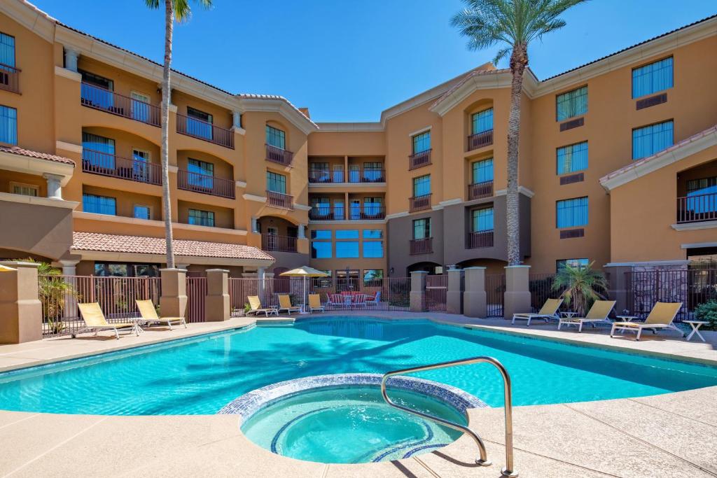 Bazén v ubytování Holiday Inn Phoenix/Chandler by IHG nebo v jeho okolí