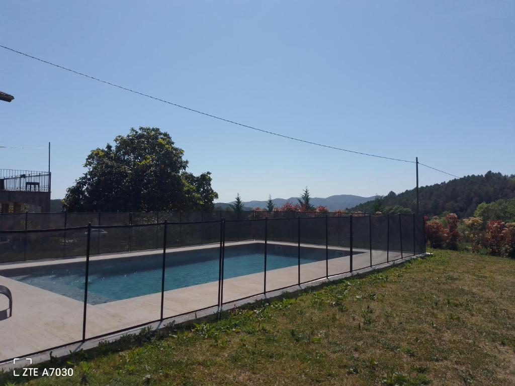 Bazén v ubytování Allotjatments Can Servosa nebo v jeho okolí