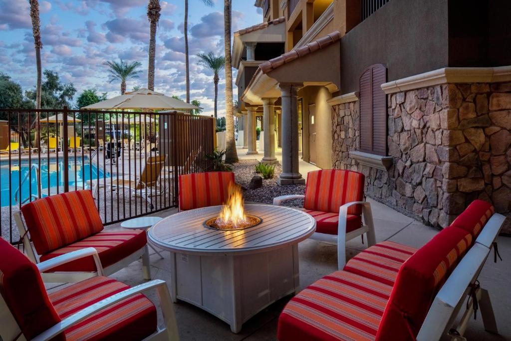 Bazén v ubytování Holiday Inn Phoenix/Chandler by IHG nebo v jeho okolí