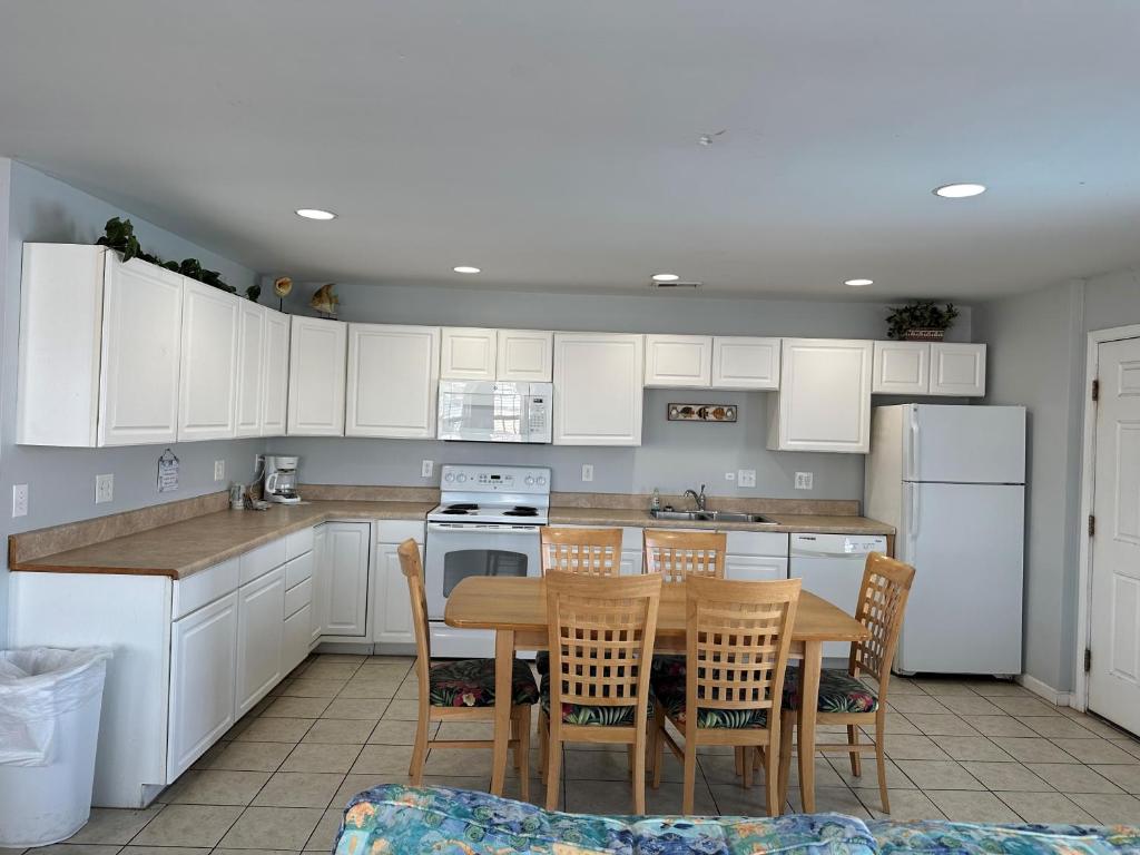 Pirates Cove - Two Bedroom Apartment