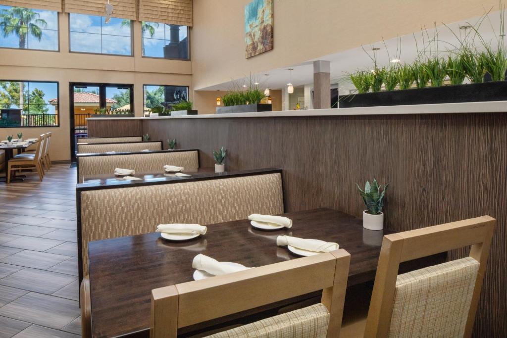 Restaurace v ubytování Holiday Inn Phoenix/Chandler by IHG