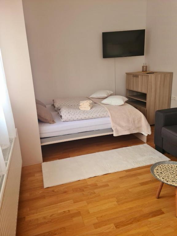 Postel nebo postele na pokoji v ubytování Pohorske terase Gabi