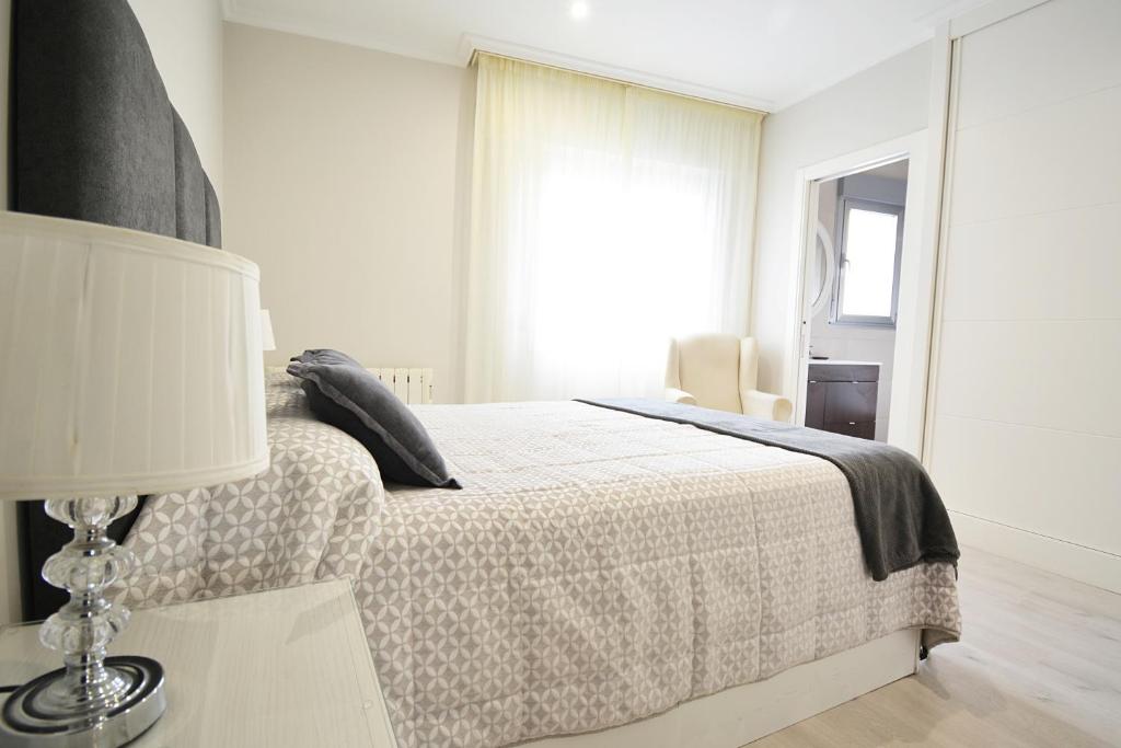 Posteľ alebo postele v izbe v ubytovaní GALIHOST - Apartamento en pleno centro de Portonovo, Sanxenxo