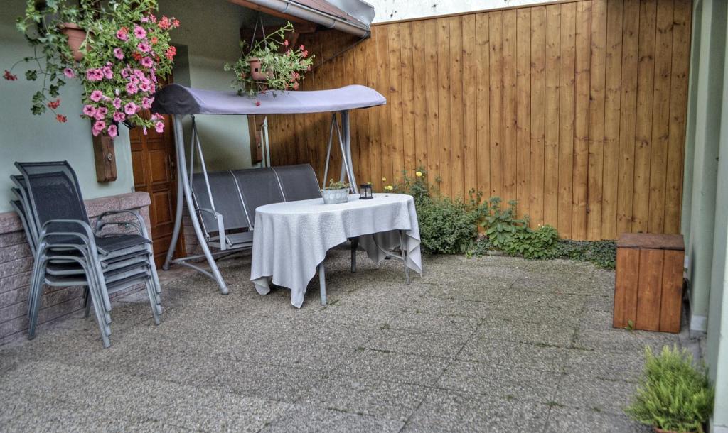 Patio nebo venkovní prostory v ubytování Apartmán Náměstí Hostinné