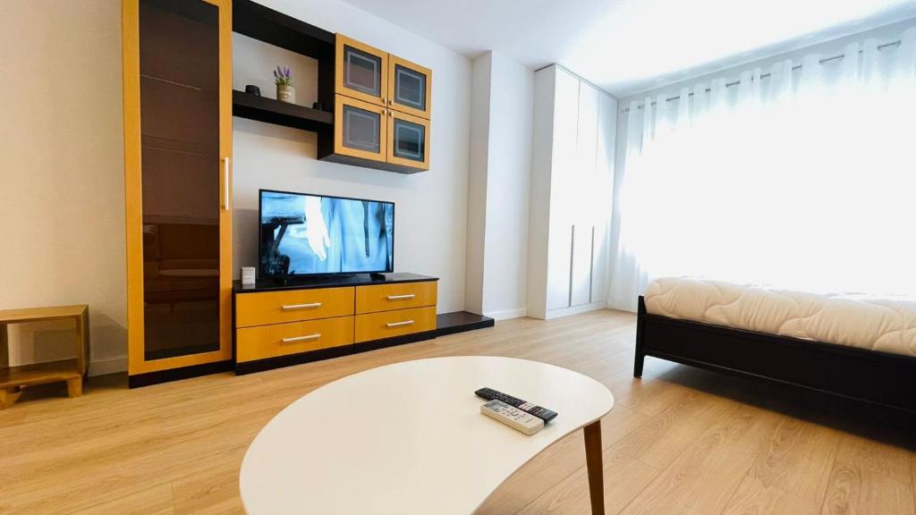 61°Bs Charming Studio Apartament @BLLOK - Imazhi 5