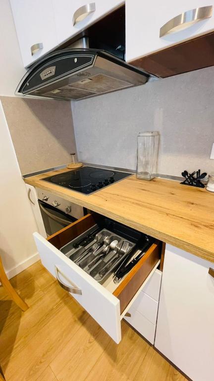 61°Bs Charming Studio Apartament @BLLOK - Imazhi 9