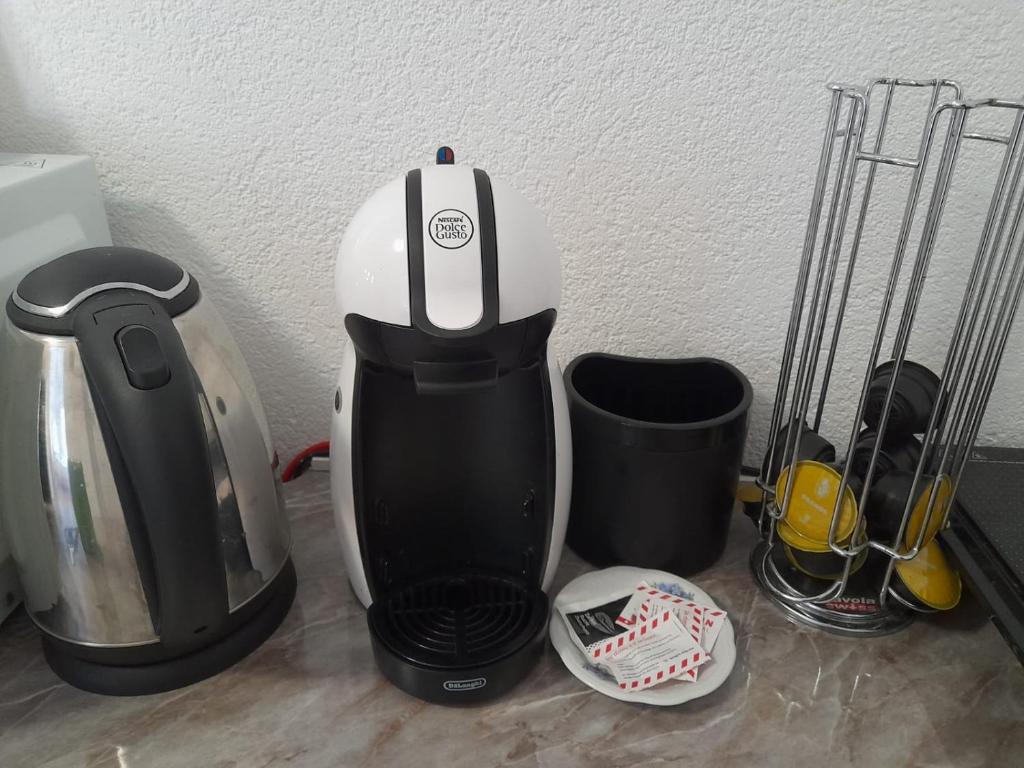 Příslušenství pro přípravu čaje a kávy v ubytování Guest House Lona