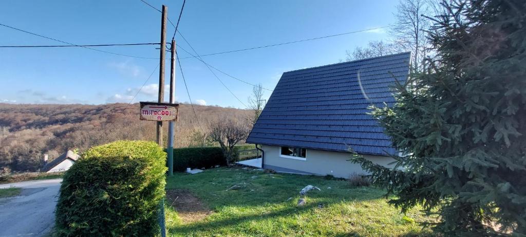 Kuća za odmor Miracool - Three-Bedroom House