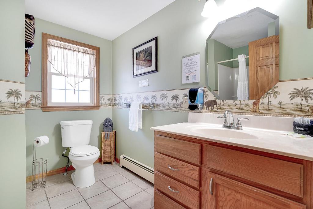 Abellona Inn & Suites - Double Room With Private Bathroom