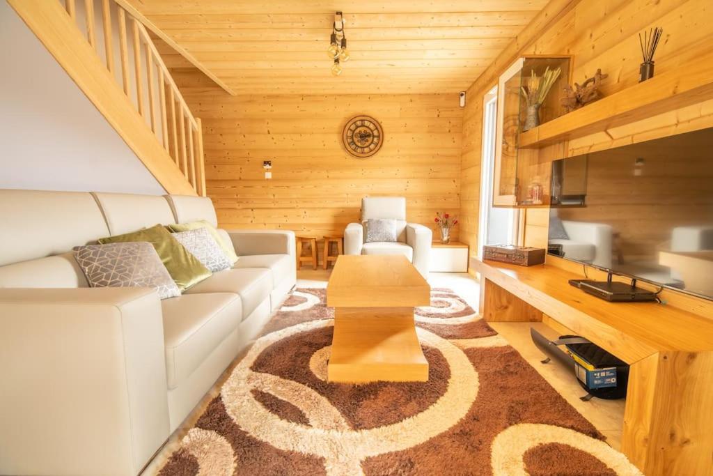 Część wypoczynkowa w obiekcie L'orée des bois, SPA et Sauna
