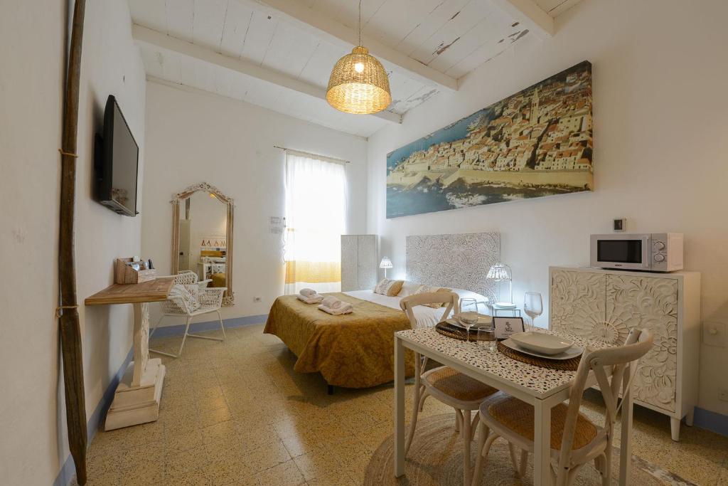 A television and/or entertainment centre at Home de mar