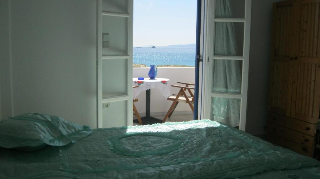 Postel nebo postele na pokoji v ubytování Aronis Plaka Naxos