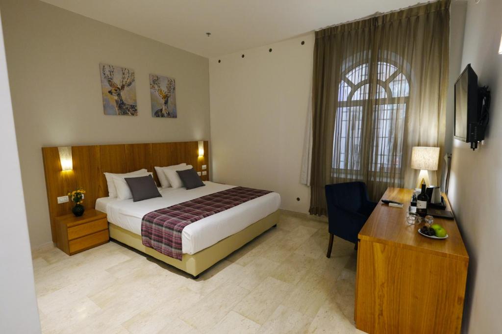 מיטה או מיטות בחדר ב-Scots House Hotel