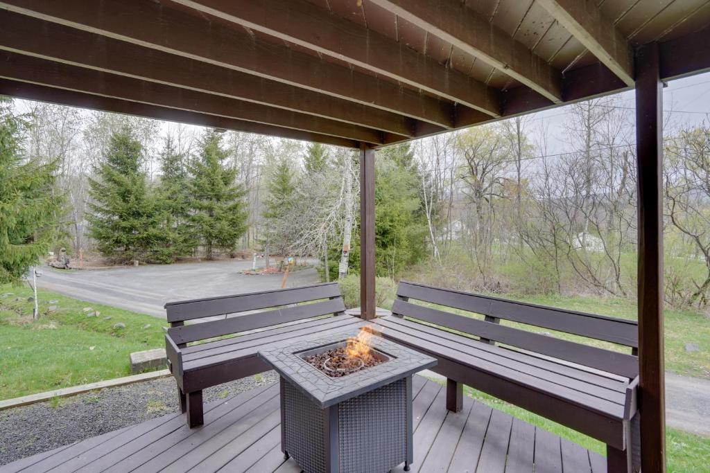 Zahrada ubytování Catskills Home, 5 Mins to Windham Mtn Resort!