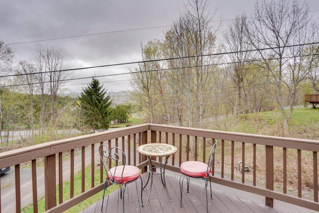 Balkón nebo terasa v ubytování Catskills Home, 5 Mins to Windham Mtn Resort!
