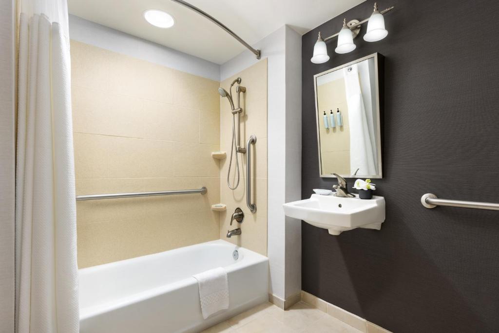 Courtyard by Marriott Atlantic City Beach Block - King Room