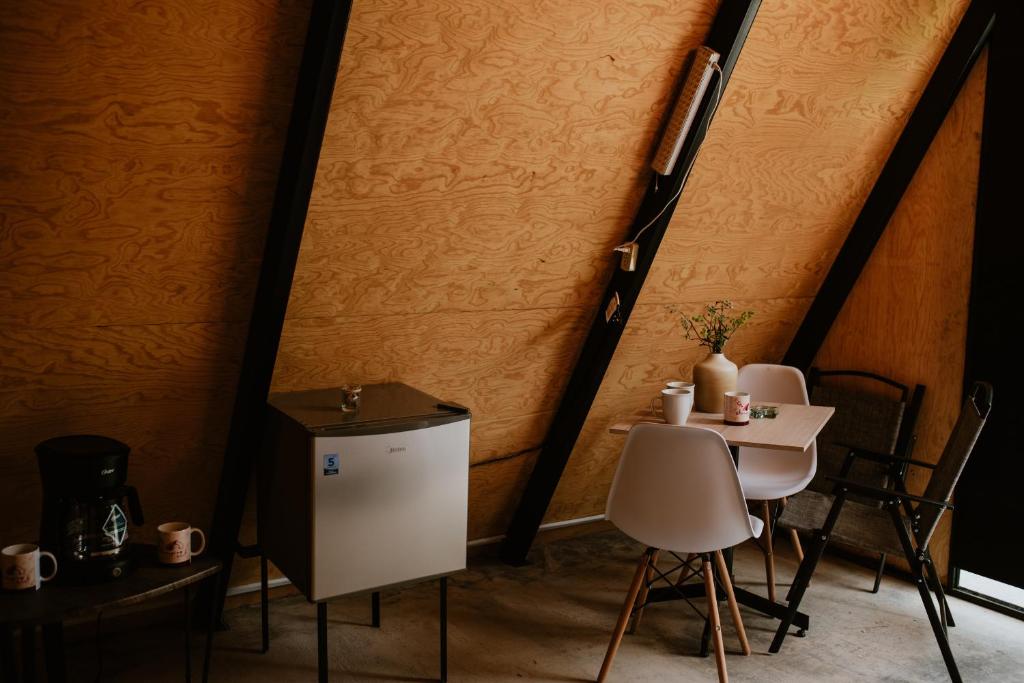 Posezení v ubytování Glamping Nool