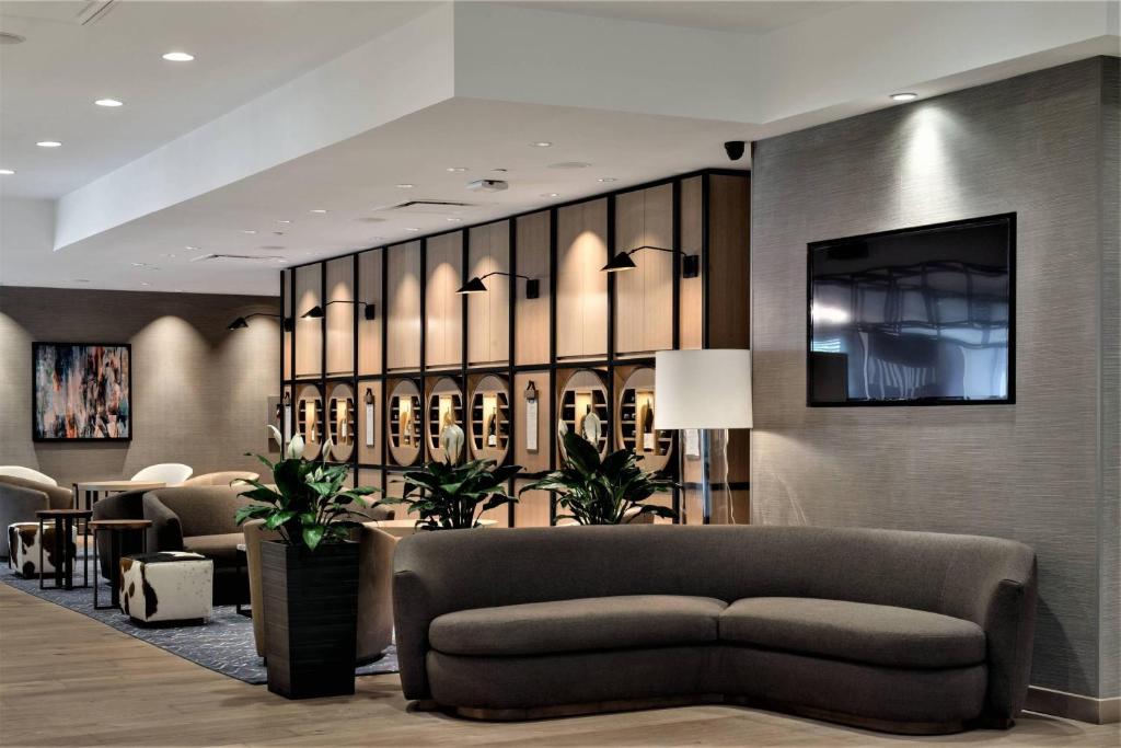 Лаундж или бар в Delta Hotels by Marriott Kamloops