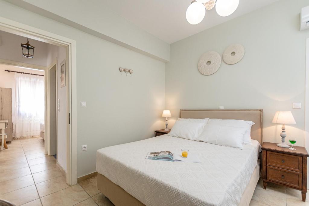 Posteľ alebo postele v izbe v ubytovaní Villa of Roses in Naxos - Private villa with pool