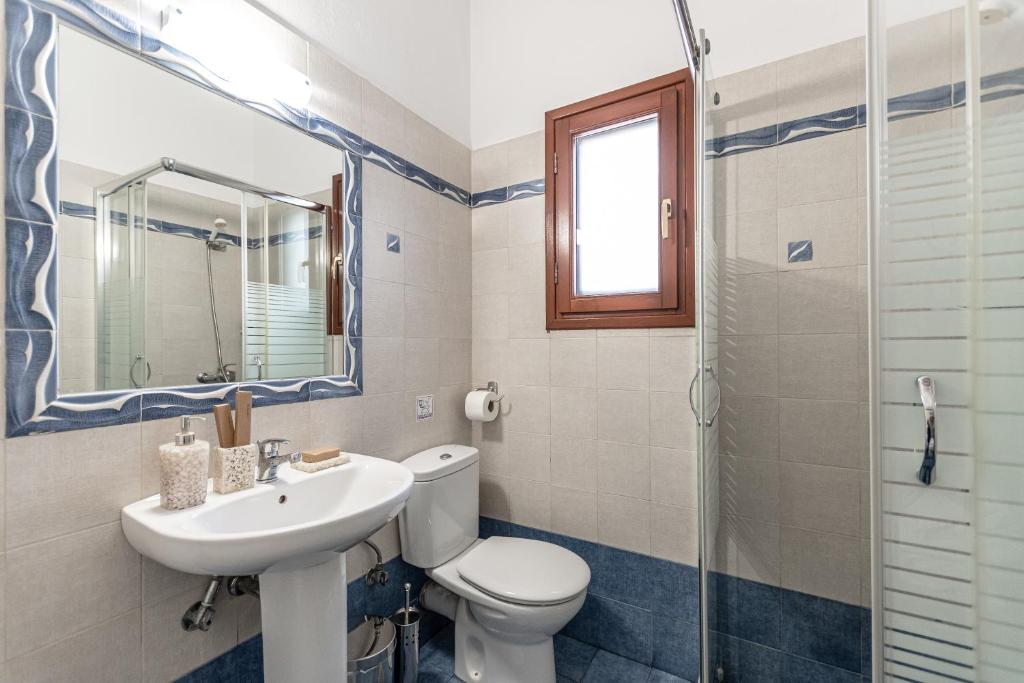 Kúpeľňa v ubytovaní Villa of Roses in Naxos - Private villa with pool