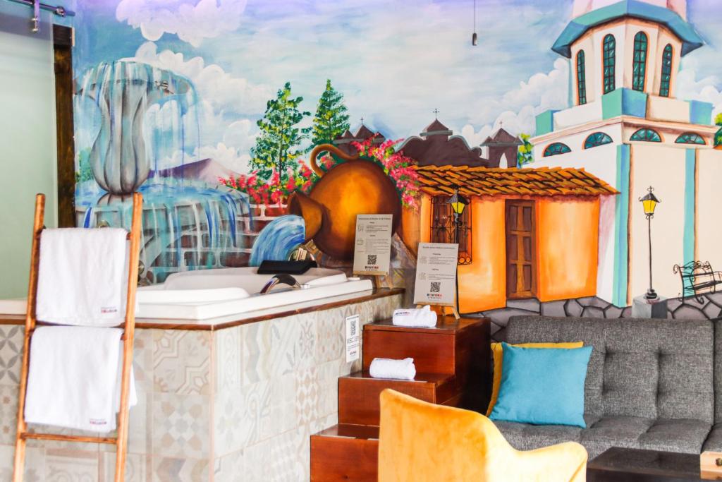 een kamer met een muurschildering van een restaurant in Disney bij Boutike Art & Wellness in Concepción de Ataco