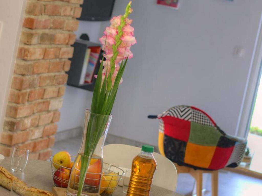 Zdjęcie z galerii obiektu Gîte confort à Balbigny : 2 chambres, terrasse, jeux, équipements modernes, charges incluses - FR-1-496-282 w mieście Balbigny