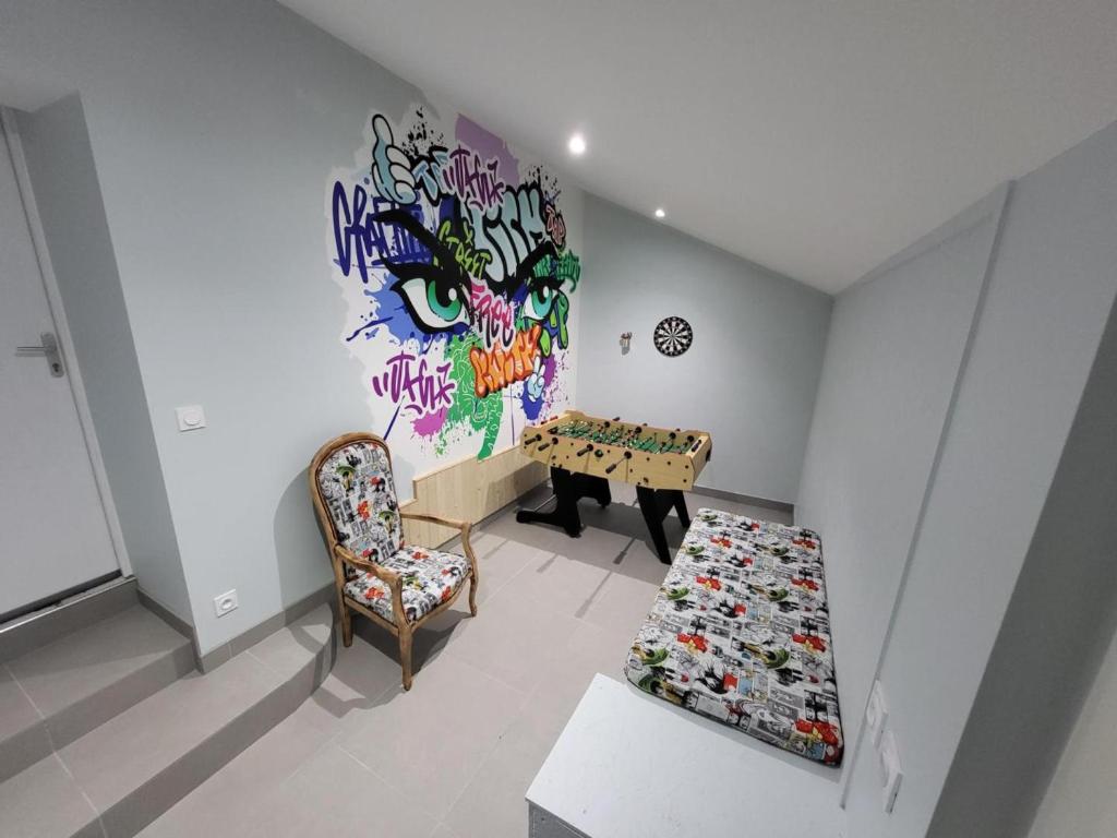 Zdjęcie z galerii obiektu Gîte confort à Balbigny : 2 chambres, terrasse, jeux, équipements modernes, charges incluses - FR-1-496-282 w mieście Balbigny