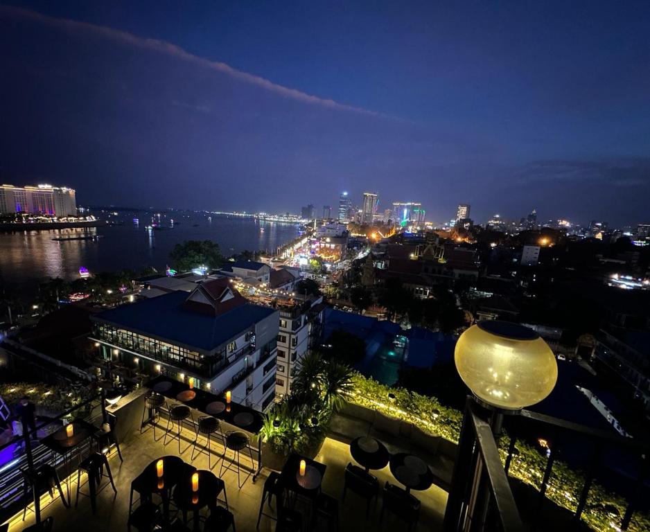 Nespecifikovaný výhled na destinaci Phnompenh nebo výhled na město při pohledu z hotelu