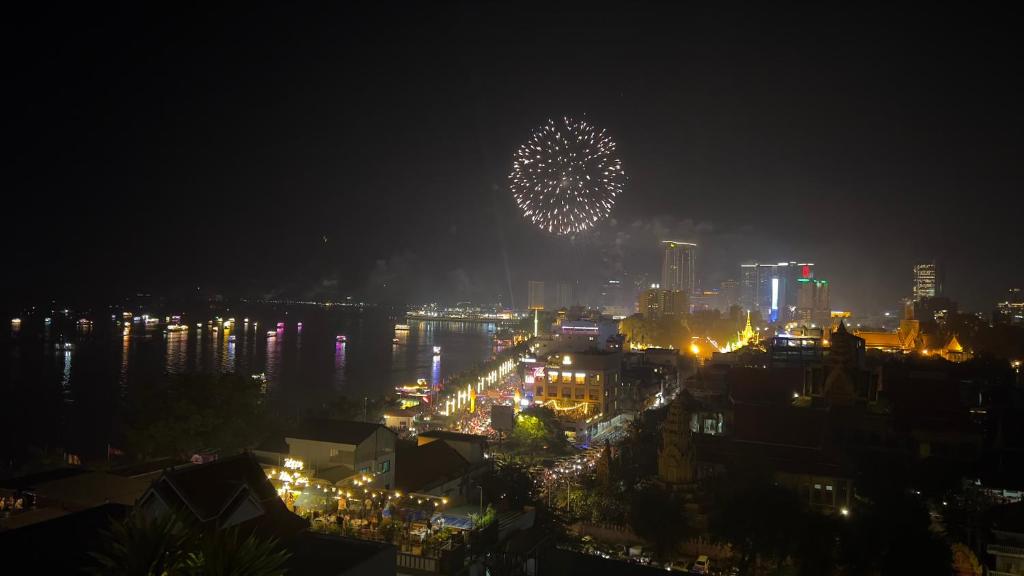 Nespecifikovaný výhled na destinaci Phnompenh nebo výhled na město při pohledu z hotelu