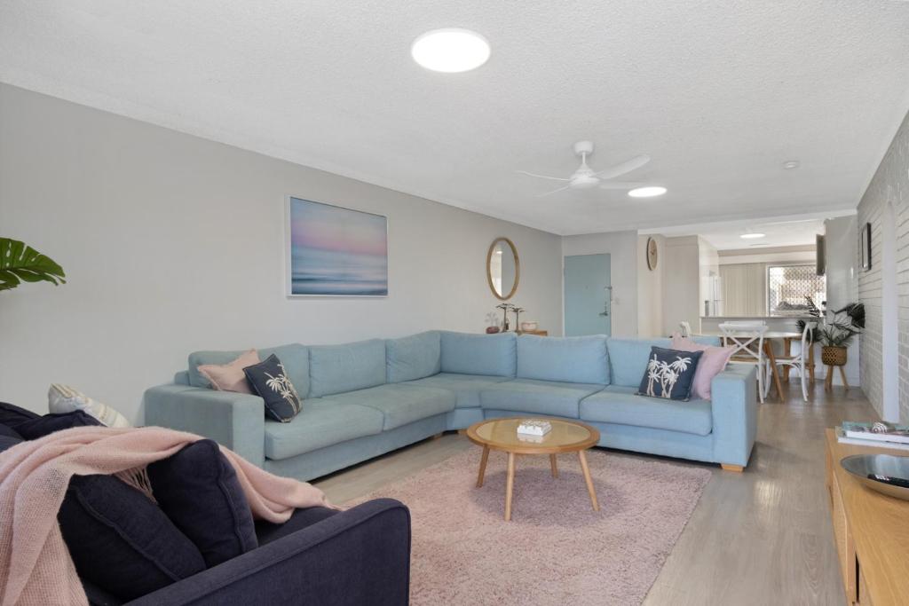 Posezení v ubytování Luna Blu & The Beach Loft Yeppoon- Private Apartments